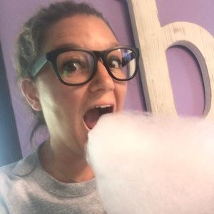 Meet your Posher, Monica